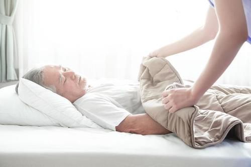 健康状况|60岁以上的男性,若还能坚持做4件事,或说明你的体质还不错