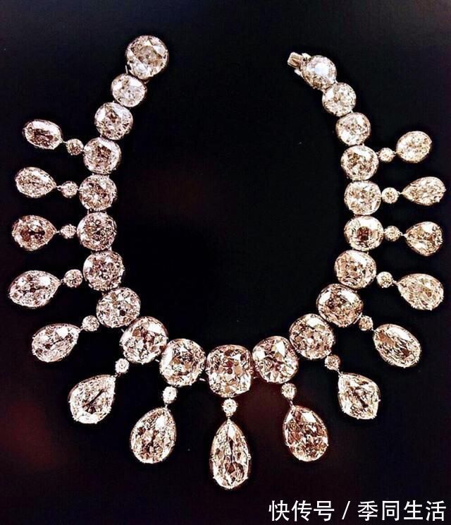 钻石 钻石项链颇具时代气息,女士的最爱之一,钻石首饰的魅力在哪里?