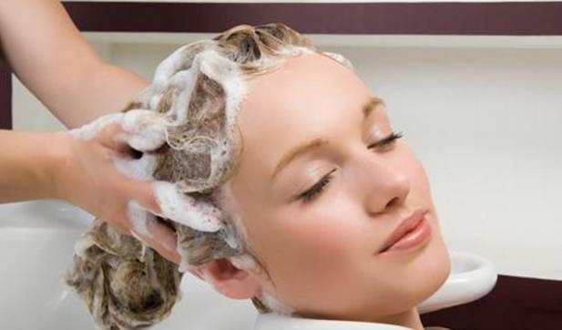 发质|头发隔多久洗一次才好？或许很多人都做错了，难怪头发越掉越厉害
