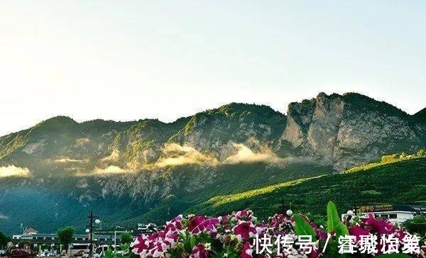 千山万里$将军睡千年:将军的战袍由山川而制,足够凝重庄严