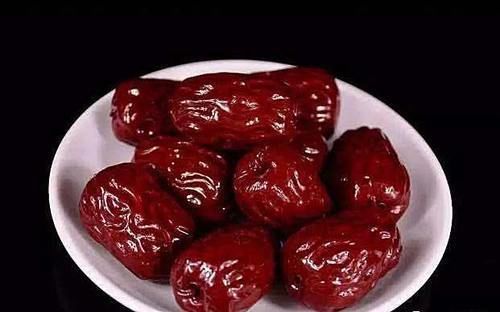 睡眠质量|建议大家:睡前往开水里悄悄放几粒,失眠没了,梦也少了,第二天人也精神了