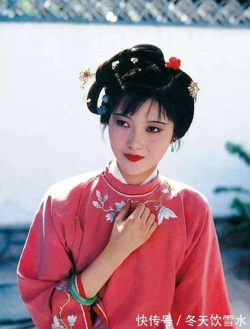 薛姨妈&红楼梦:内侄女已有婆家,姑姑却穷到嫁不出去,这就是没钱的悲哀