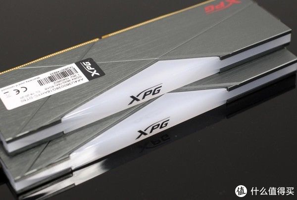 散热片|XPG龙耀D50 3600重装铠甲内存评测：玩灯玩超频它在行