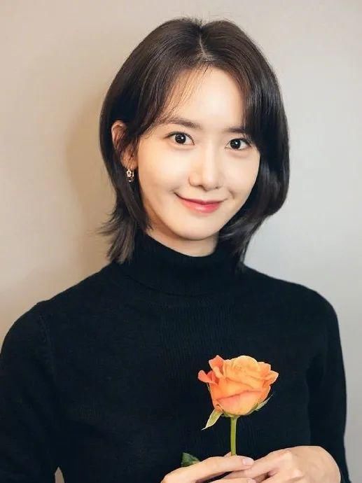 今年流行这4款短发，时髦不挑人，脸还小一倍！