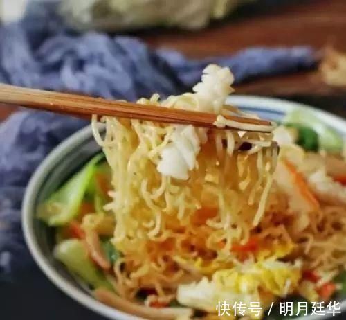 “汤最好喝”的3款泡面,康师傅落榜,网友我能把它吃“破产”