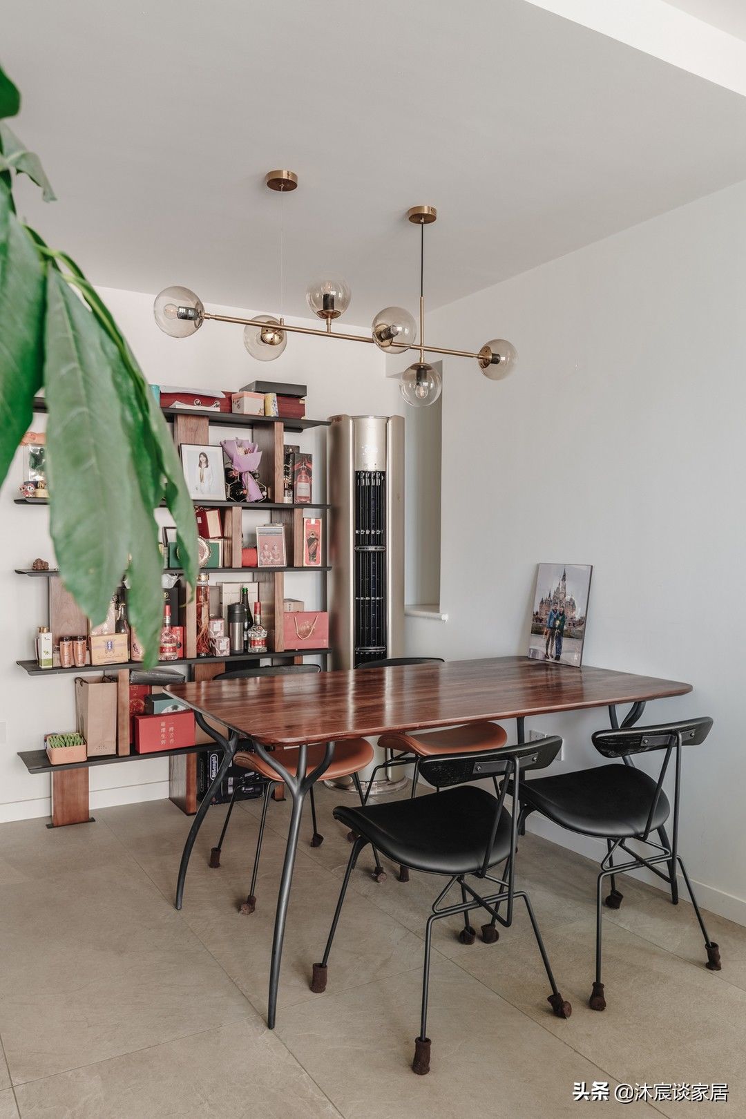 卧室|她家看着平淡,但简洁清爽,用窗帘隔出一间卧室,温馨且幸福