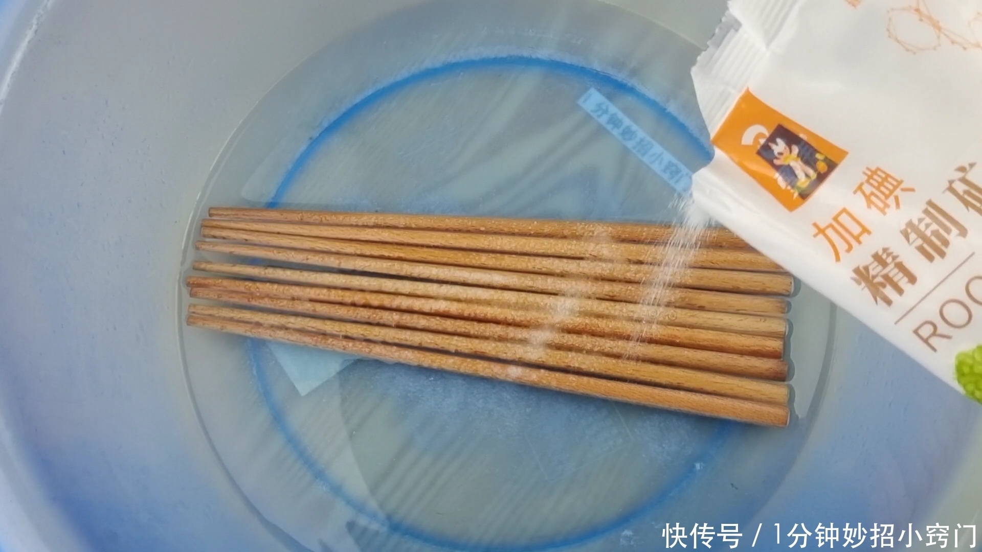 每天用清水洗筷子,相当于吃细菌,教你一招,筷子干净又杀菌