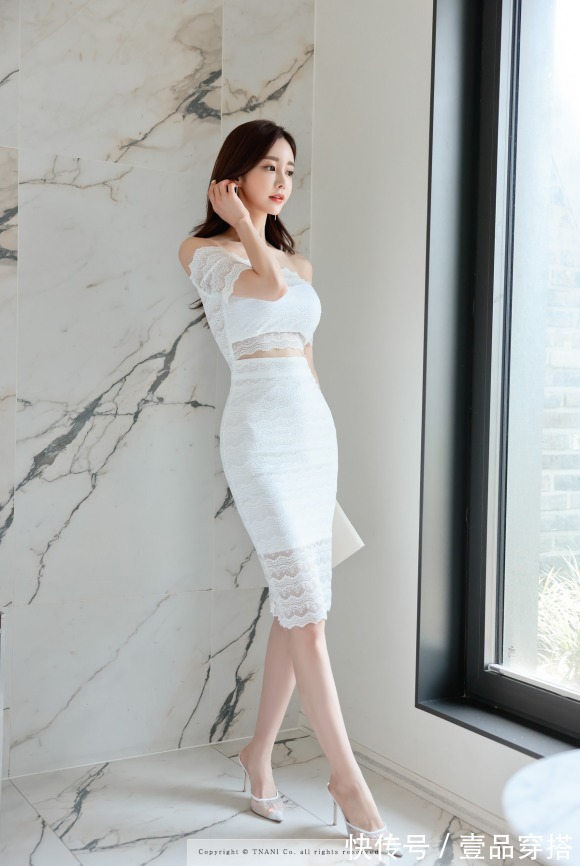 搭配|女神孙允珠高清时尚搭配:天鹅湖帷幔轻纱奶白雕花衣裙