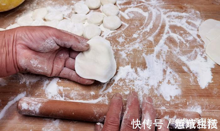 秋天，用此菜包饺子，比萝卜白菜营养，比韭菜鲜，再不吃就过季了