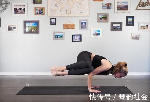 臀部|一个不太常见的瑜伽体式,挑战核心和手臂力量,你解锁了吗