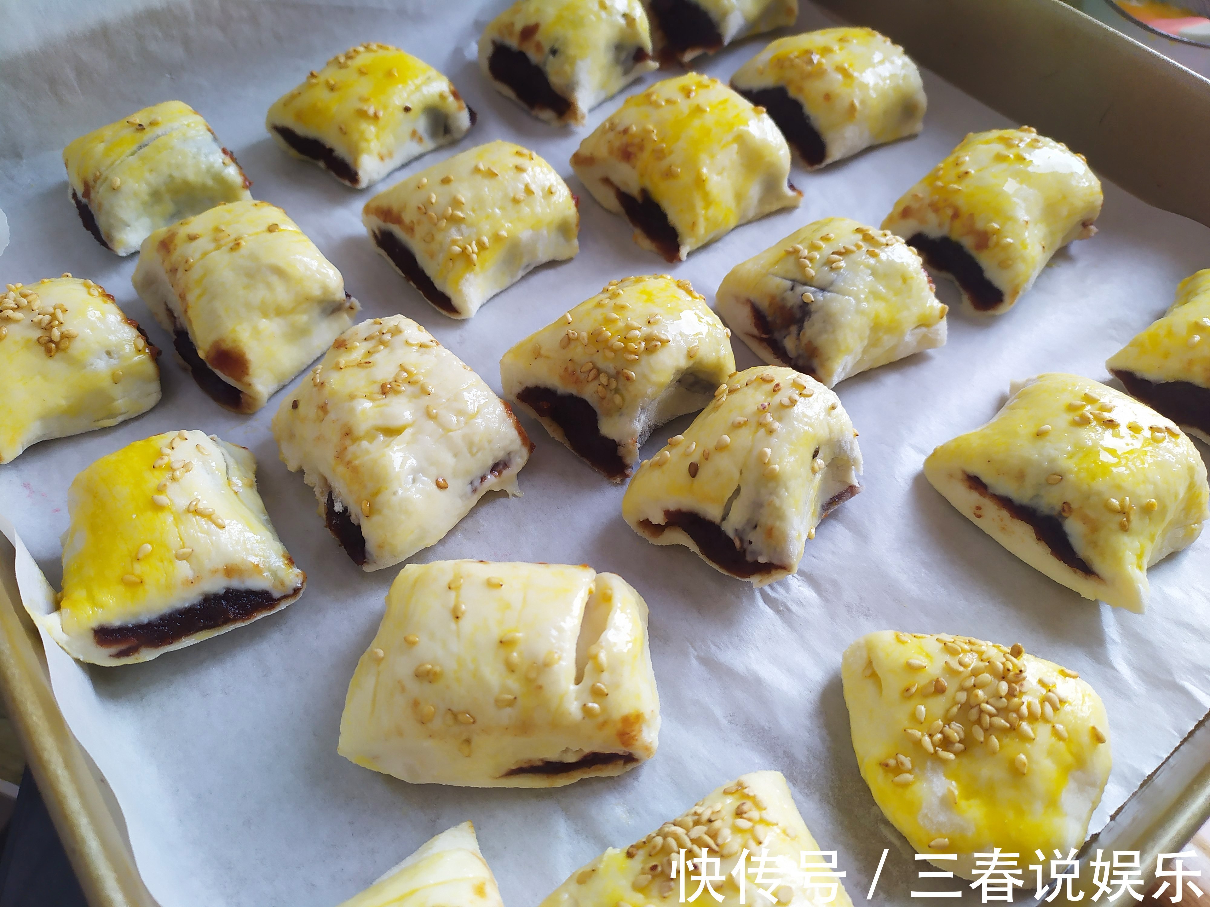 面粉别再蒸馒头了,试试这个做法,孩子一口一个特别喜欢,太香啦