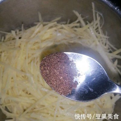 忙里偷个懒，轻松来一碗萌萌的鸟巢鸡蛋饼