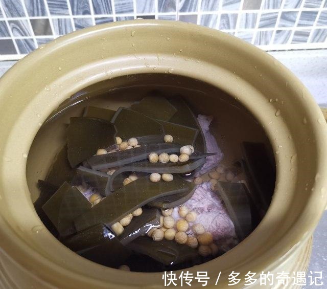 凤梨|海带排骨汤，一款很适合夏天喝的汤！
