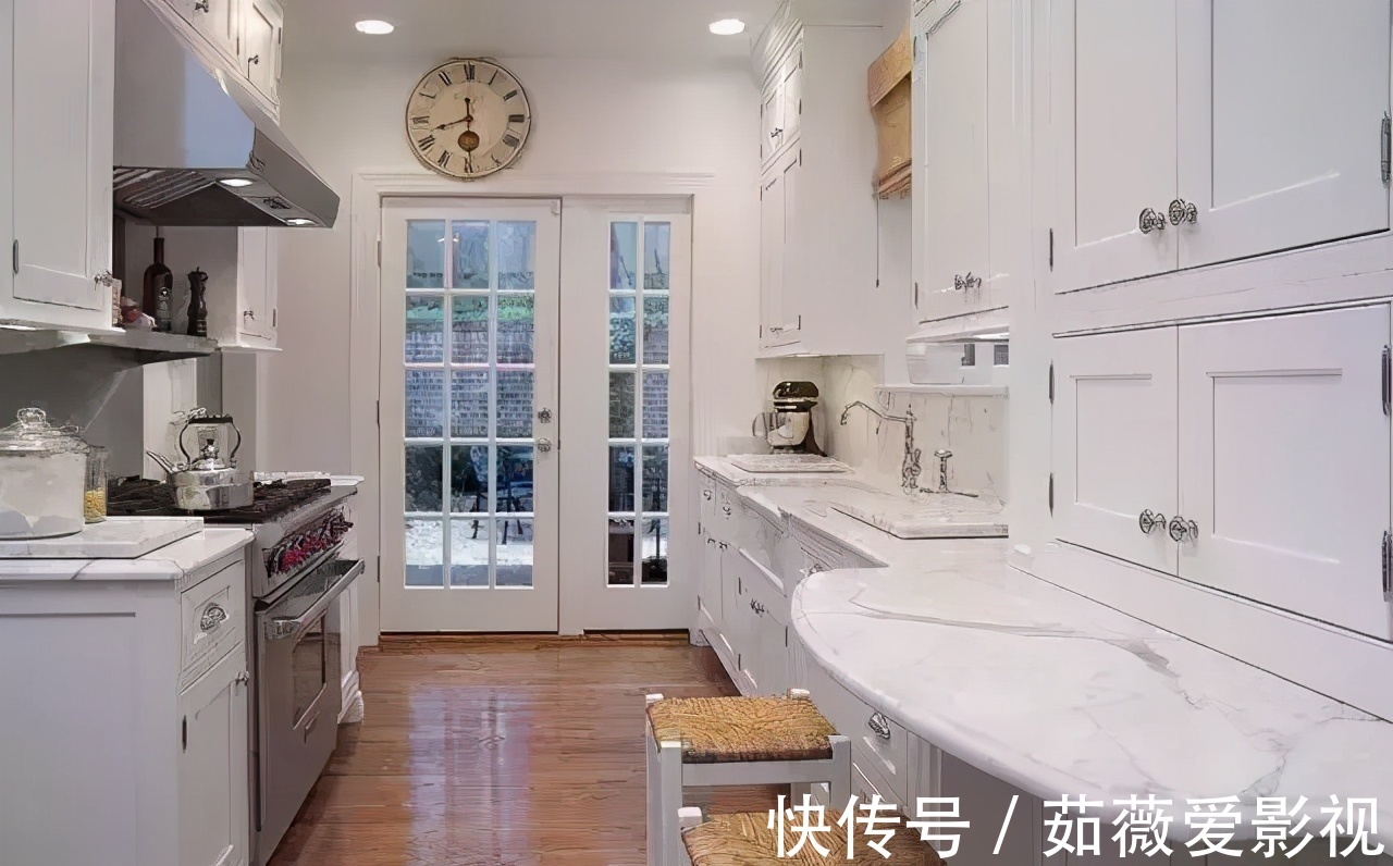 配件|周末去同事家蹭饭，才知道厨房推拉门早过时了，聪明人都这样装