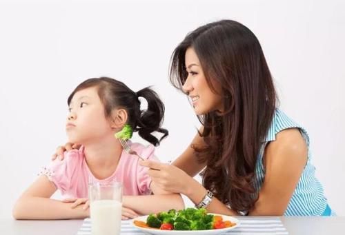 油炸食品|爱积食的孩子是因面条吃多了?给娃消积食,这4种食物尽量少吃