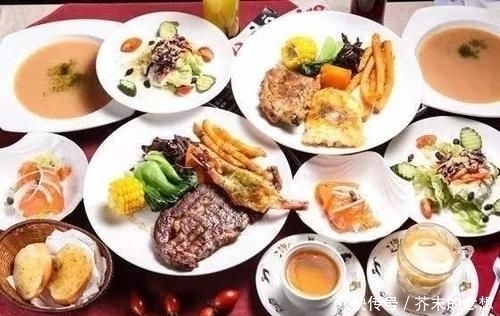 造假|七种造假食物,图五像在吃塑料,网友全部都吃过,我没救了