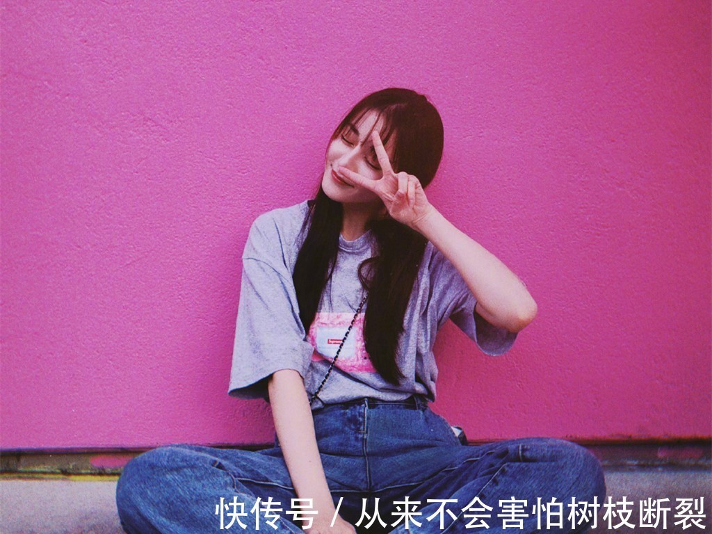 直男操作！迪丽热巴江边拖着超重垃圾，张艺兴却在一旁看戏