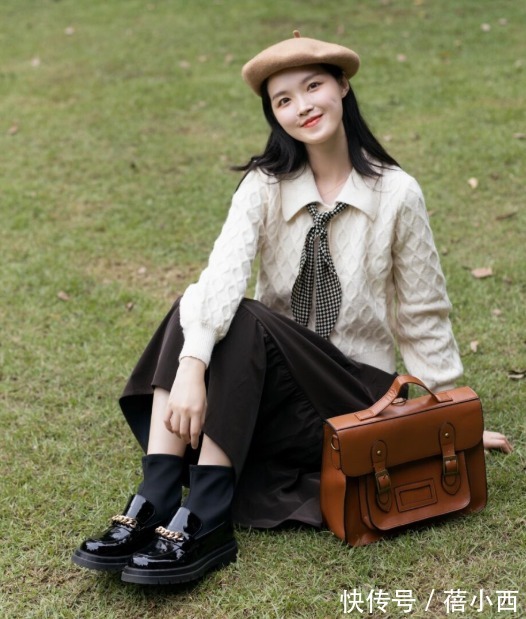 搭配|有品味的女人都常穿“乐福鞋”,搭裤子裙子,实用不说还优雅高级