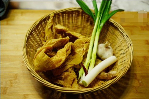 这菜4元一斤,却比牛肉还养人,老人孩子要多吃!