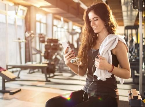 动作|饮食+运动才是健康减肥法，4个动作加速燃脂，帮你健康瘦全身