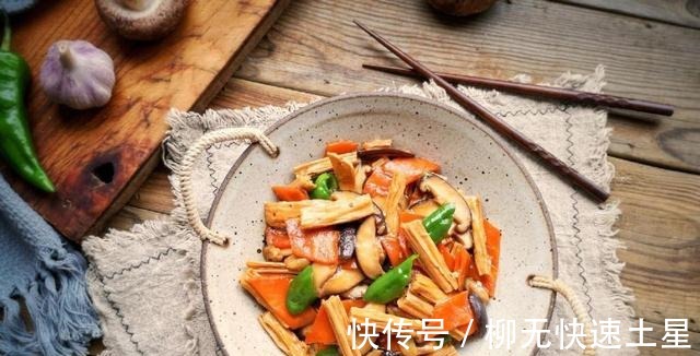 你的生活|腐竹怎么做最下饭和香菇一起炒,美味快手,好吃到停不下来!