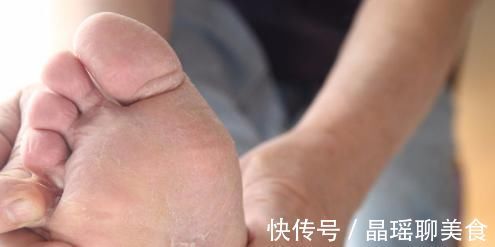 足部|泡脚时加厨房这一调料，7种疾病不敢再靠近！早知道省很多钱！