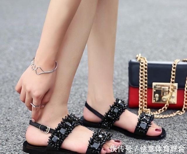 时尚 时尚平底凉鞋,甜美俏皮,展现了你魅力的风姿