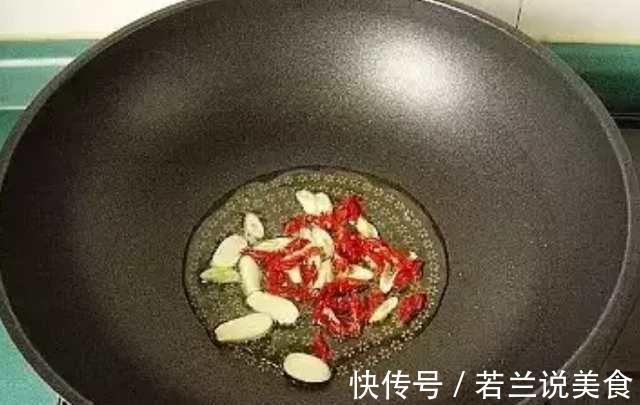 炒土豆丝出锅前放入一点“它”，做好后又香又脆，比饭店的还好吃
