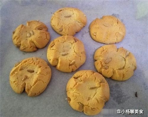 它香甜脆酥,是小时候最爱的点心,只要面粉一搅一拌,好吃零难度