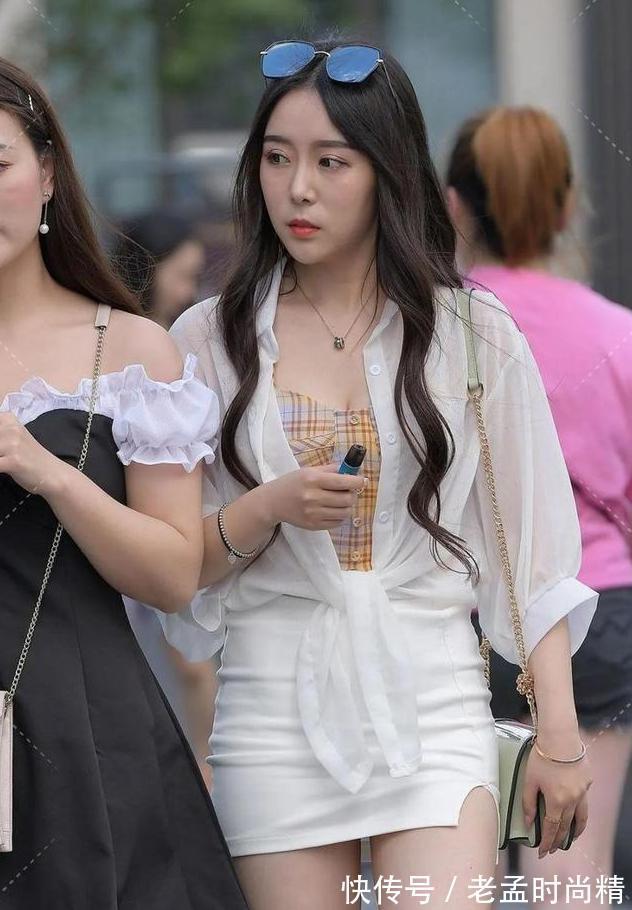 白黄色|纯白色网纱雪纺衫搭配超紧身小短裙, 骨感迷人, 尽显大长腿