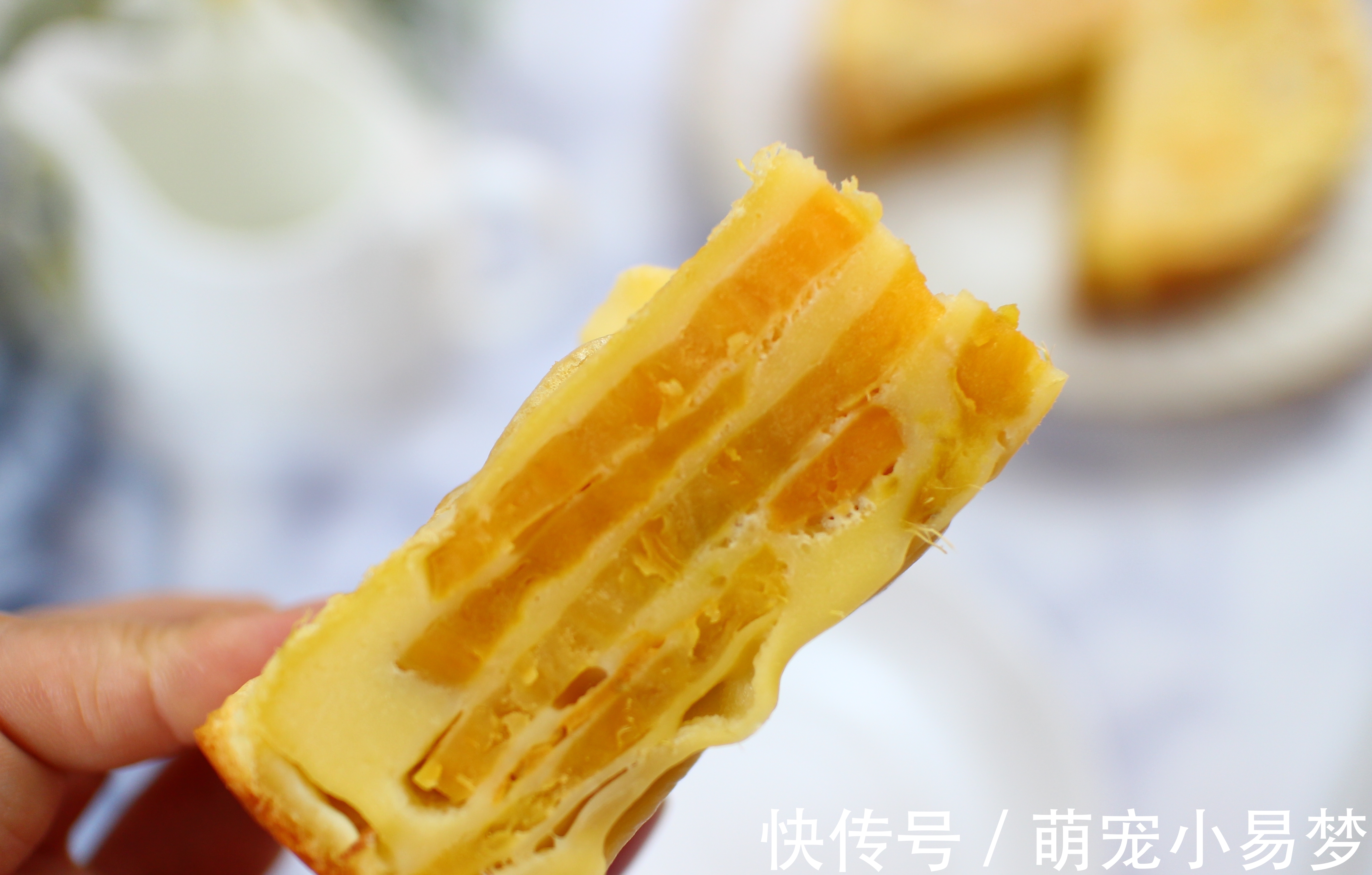 红薯这样做太好吃了，加2个鸡蛋，金黄软糯又香甜，上桌被抢光