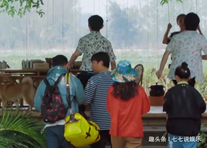 向往的生活黃磊做飯速度跟不上,節(jié)目組又悄悄為嘉賓點(diǎn)外賣