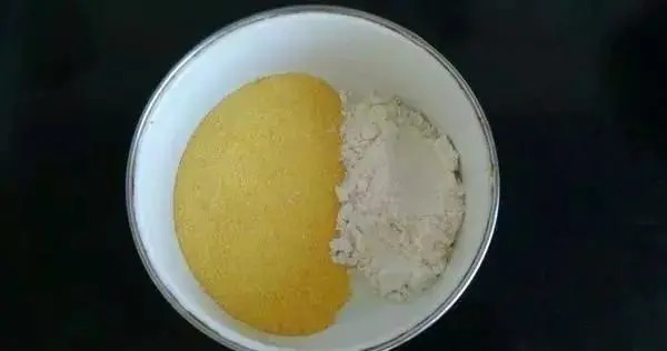 蚯蚓钓鱼难上钩?教你面粉做饵料,50米通杀鲫鲤草,30年难求