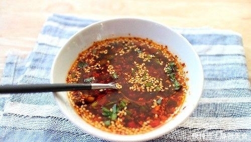 简单|好菜缺蘸料?教你调制万能蘸料,蘸啥啥香做法还简单