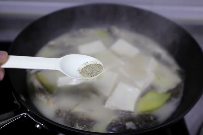 鲫鱼豆腐汤|它的营养比甲鱼还高，浑身上下全是宝贝，一斤7元却无人问津