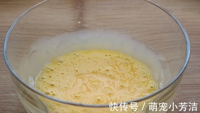 面糊|别再用电饭煲做蛋糕,教你平底锅做,简单0失败,咬一口就停不下