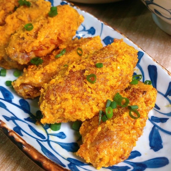 可乐鸡翅吃腻了，送您咸蛋黄焗鸡翅，简单美味营养，吃了还想吃