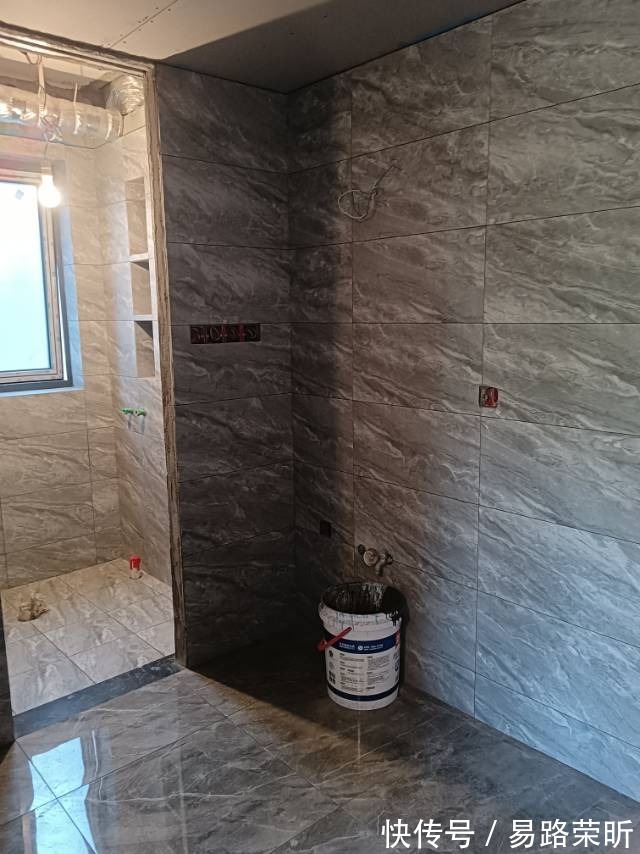 卫生间|贴瓷砖时,你要求对缝了吗?