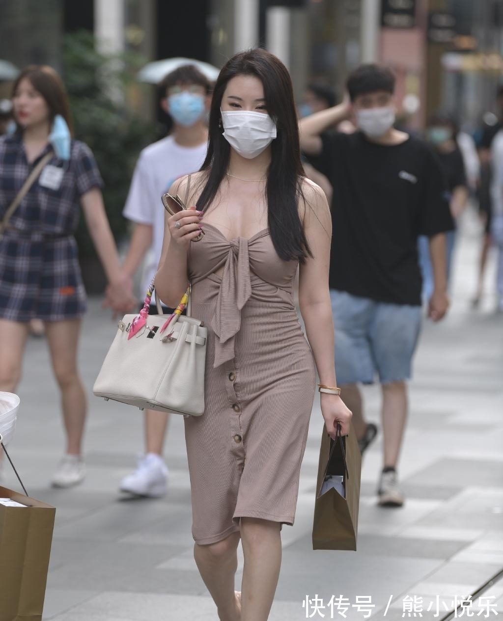 裙装 大姐姐的别致裙装，时尚又有气质，一件解决穿搭问题！