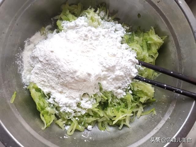 冬天多吃它不用郎中帮，简单一蒸就上桌，蘸料吃太香了，别不懂吃