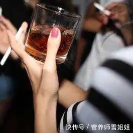 31岁准新娘,突然腹痛,大量出血,未婚夫得知诱因,大骂不要脸