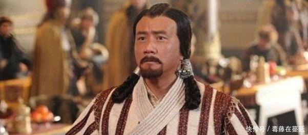 皇帝命人在宰相衣服上烫个洞,次年发现洞还在,立马下令打开库房!