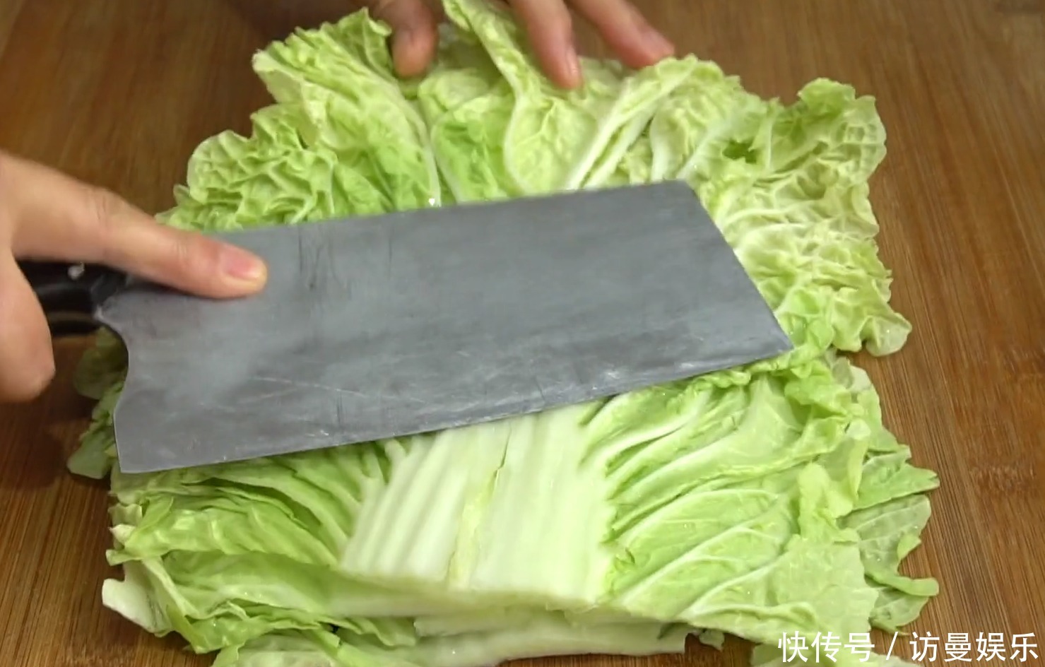  白菜加3个鸡蛋，教你做懒人早餐，手不沾面，口感鲜美，营养丰富