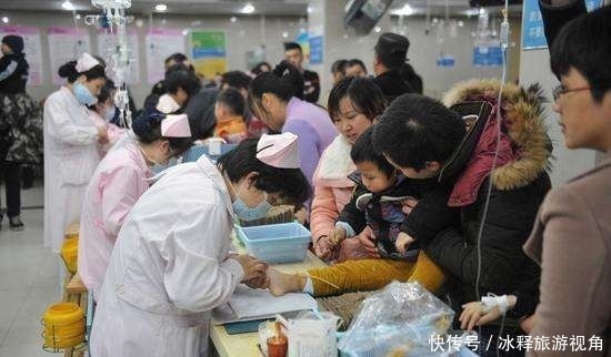 小恶魔|奶奶带宝宝抽血化验,萌娃举动让大人笑翻,命运要掌握在自己手中