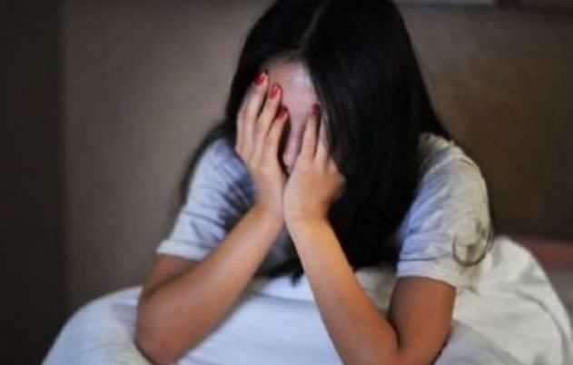 大学生|美女大学生跑操时“昏倒”，同学们赶快送诊，母亲很难没脸见人了