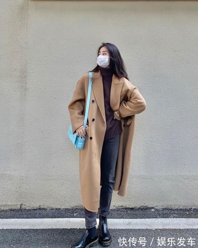 驼色 别再说冬天衣服穿不好看了,用基础黑+这“三”色,上身效果很绝