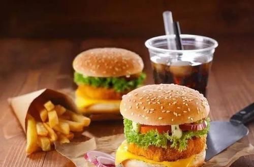 高血压患者|血压高,有几种食物要少吃,再馋也要忍住,吃6果,血压变平稳