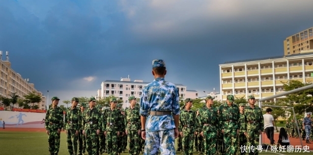教官忠告：军训必备四种饮料，解渴消暑比矿泉水强，却没学生知道