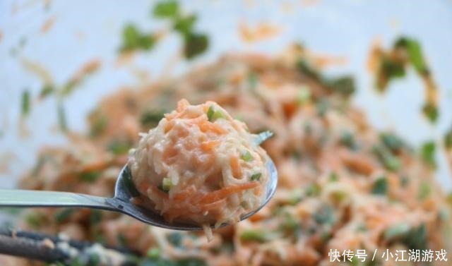 1个土豆1根胡萝卜，这做法百吃不厌，每周必做，每次1盘不够吃！