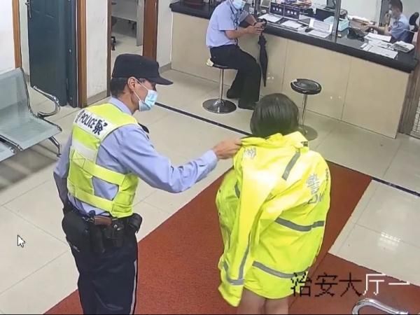 消防|5分钟，民警消防合力救起落水女孩！